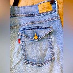 Levis Womens Capris size 14